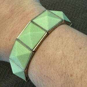 Green resin stretch bangle